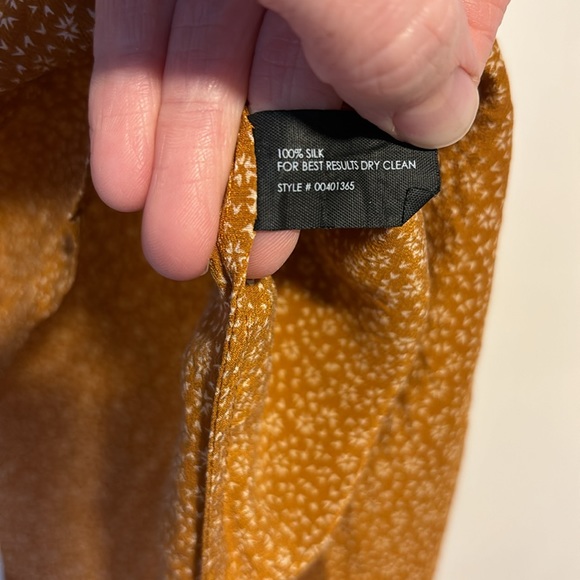 Club Monaco Silk Tank - Picture 3 of 3
